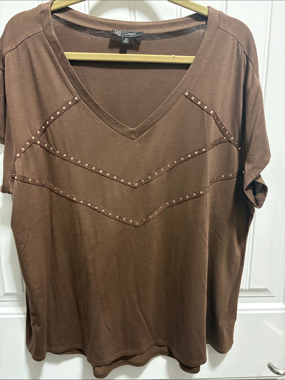 DG2 Diane Gilman 1X Brown Studded Chevron V Neck Top